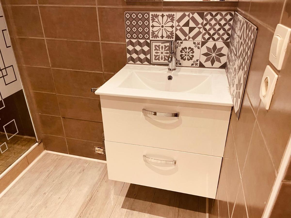 Appartement 2 Chambres Avec Parking Prive Gratuit Dijon Kültér fotó